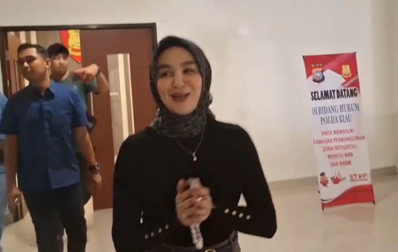 Artis Hana Hanifah Diperiksa Tipidkor Polda Riau