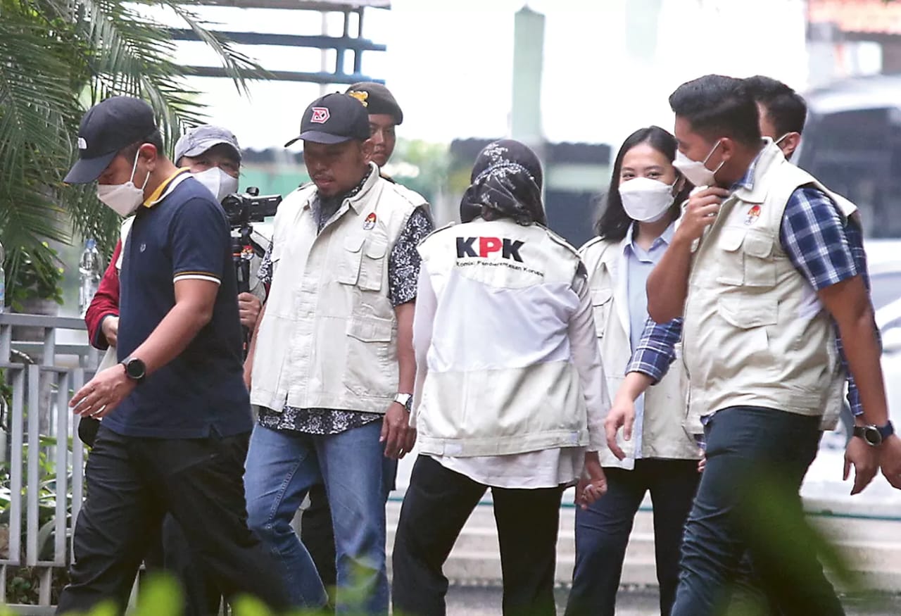 KPK Geledah Kantor Dinas PUPR-PKPP Riau, Diduga Terkait Korupsi Proyek Fly Over, Makorem, dan Fee Proyek Pokir Calon Wali Kota AN