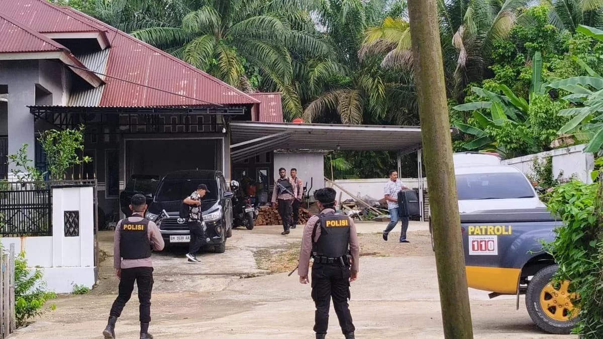 KPK Geledah Rumah Anggota DPRD Kuansing Desver Librian, Dalami Pengembangan Kasus Dugaan Suap Jabatan