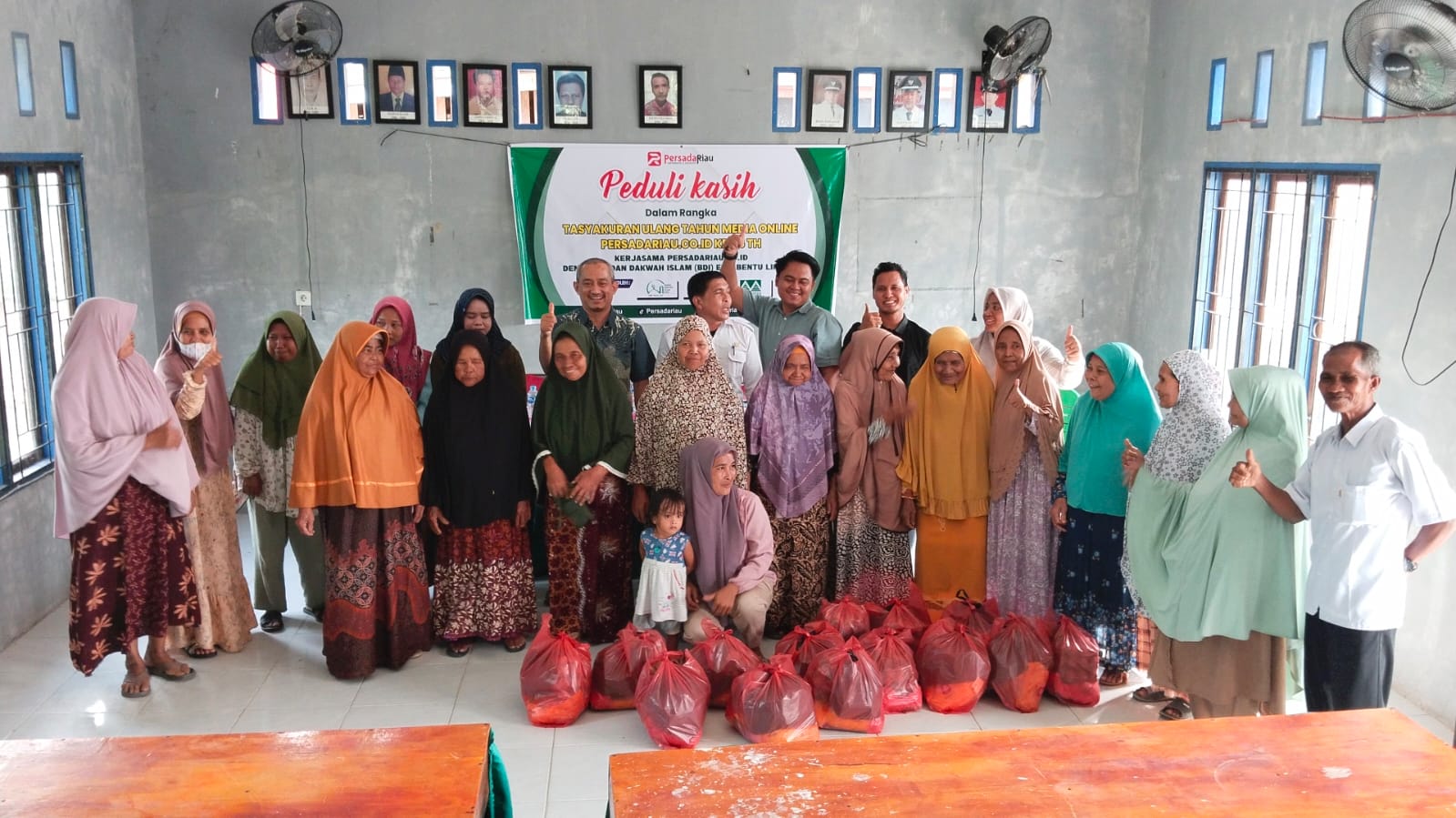 Persadariau Rayakan HUT ke-5 dengan Tasyakuran dan Berbagi Sembako kepada Janda Tua Kurang Mampu di Langgam