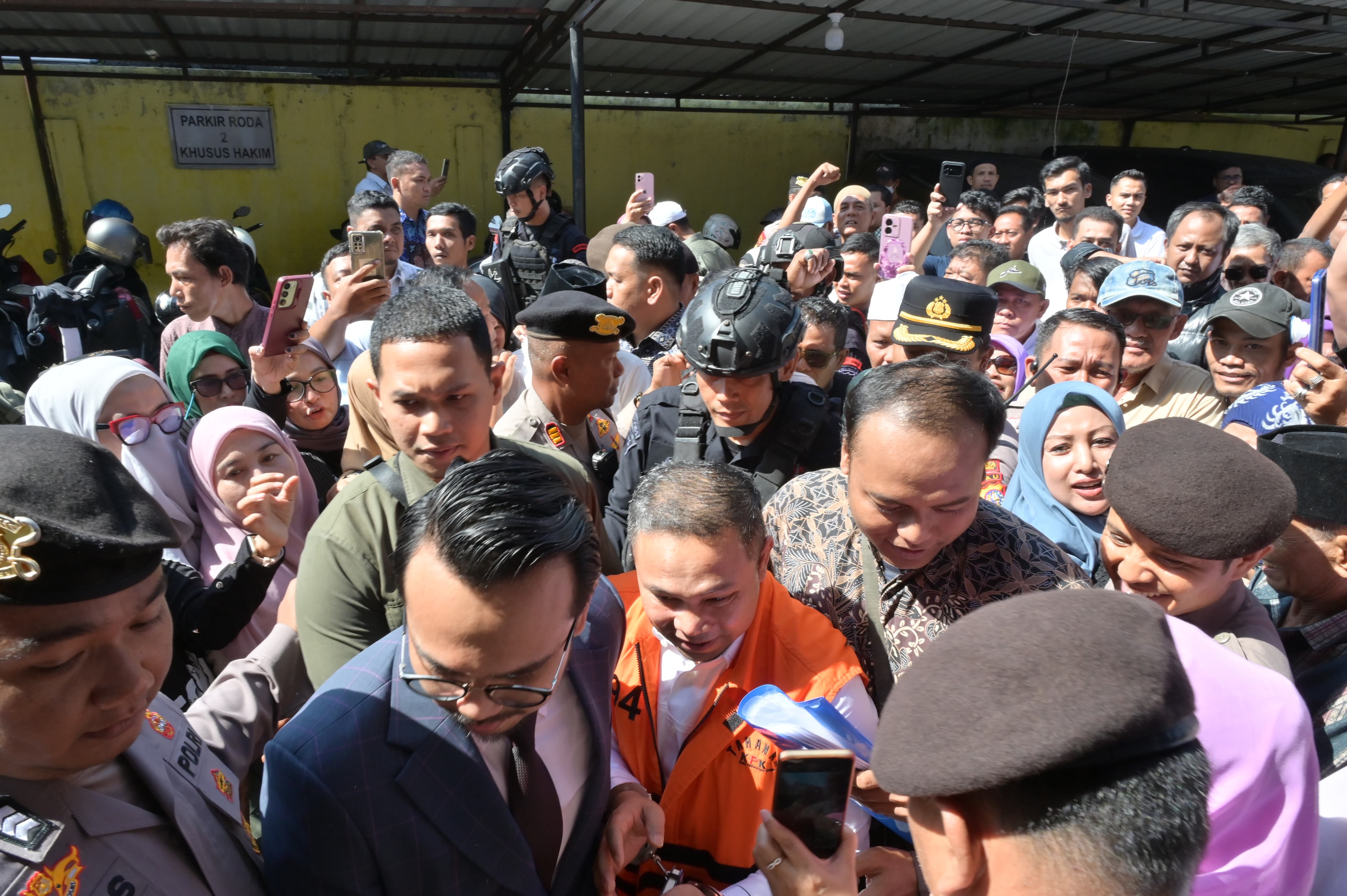 Bantah Tuduhan Jaksa, Abdul Wahid: CCTV Sudah Rusak, Uang Disita Bukan Hasil Korupsi