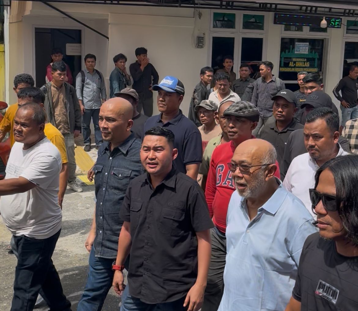 Sidang Abdul Wahid ; Arsadianto Rachman dan Ratusan Kader PP Kawal Proses Hukum di Riau