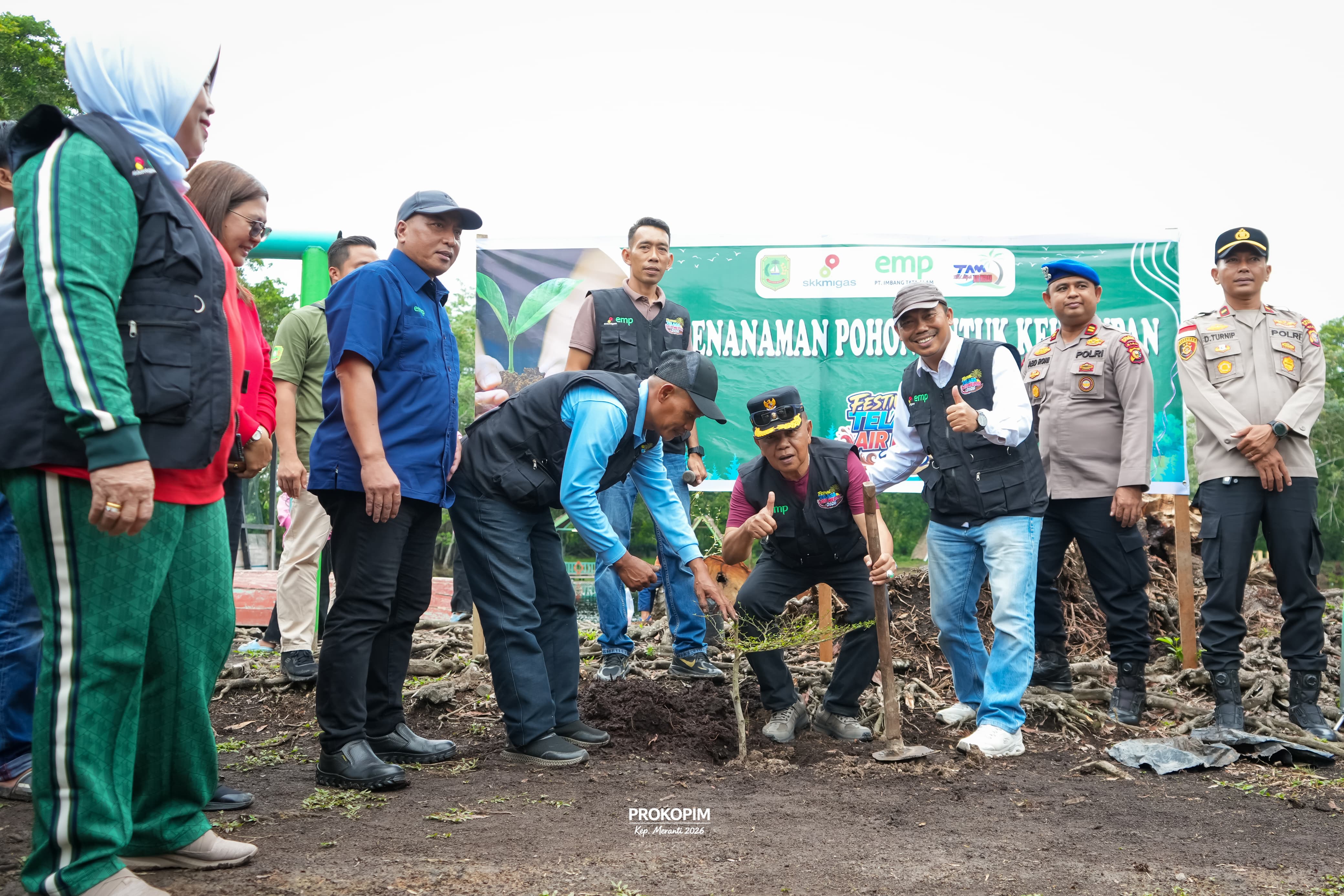 Buka Festival Telaga Air Merah, Bupati Asmar Apresiasi Kolaborasi Desa dan Perusahaan Bangun Wisata