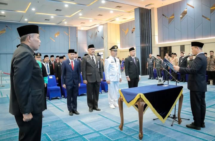 Wali Kota Pekanbaru Lantik 29 Pejabat,,Tekankan Kinerja dan Integritas
